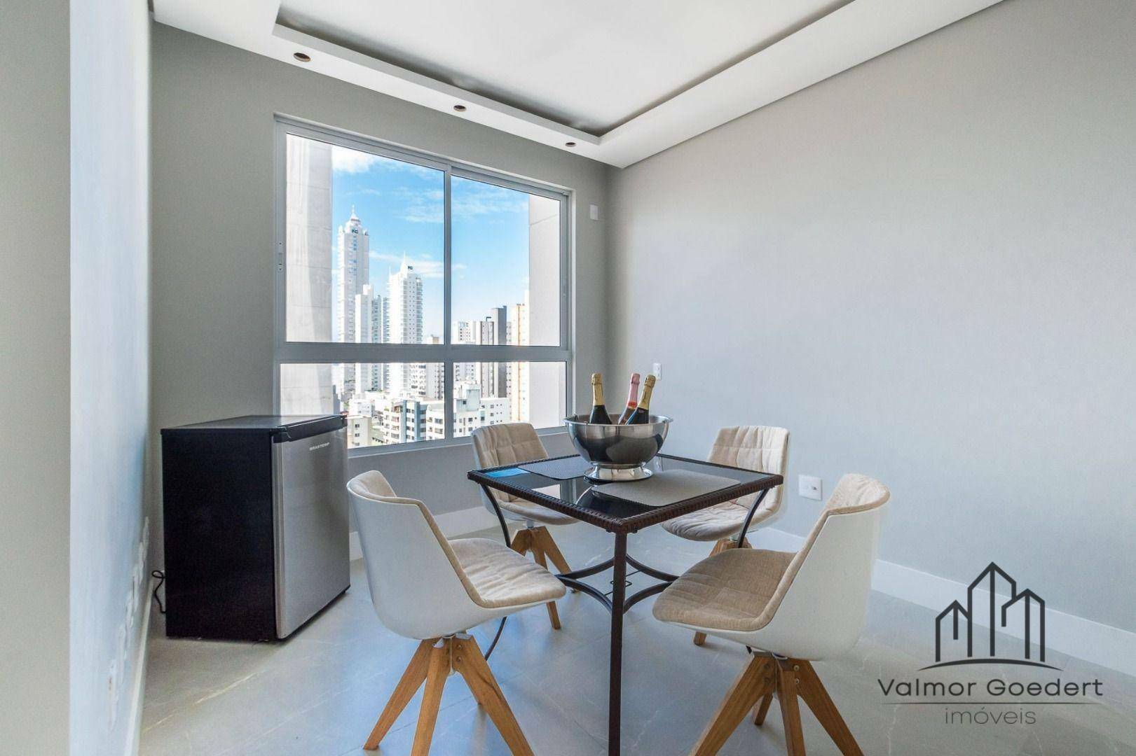 Apartamento à venda com 3 quartos, 143m² - Foto 3