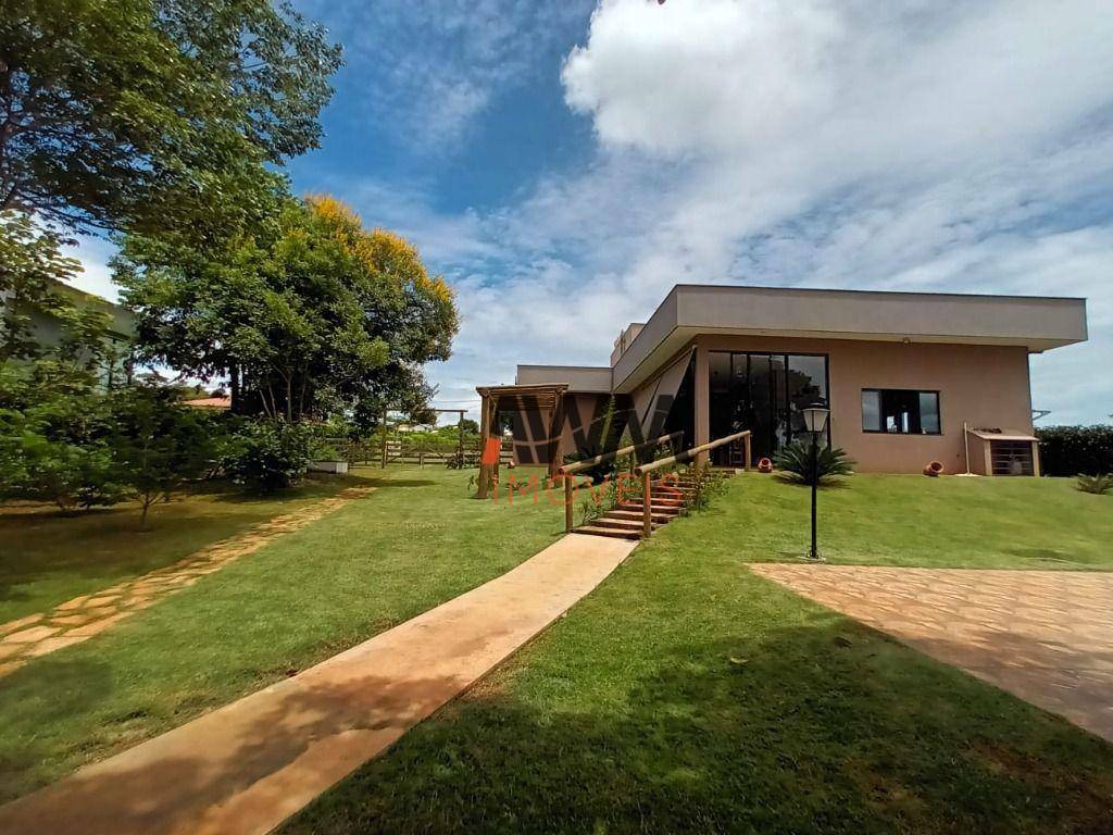 Chácara à venda com 4 quartos, 300m² - Foto 2