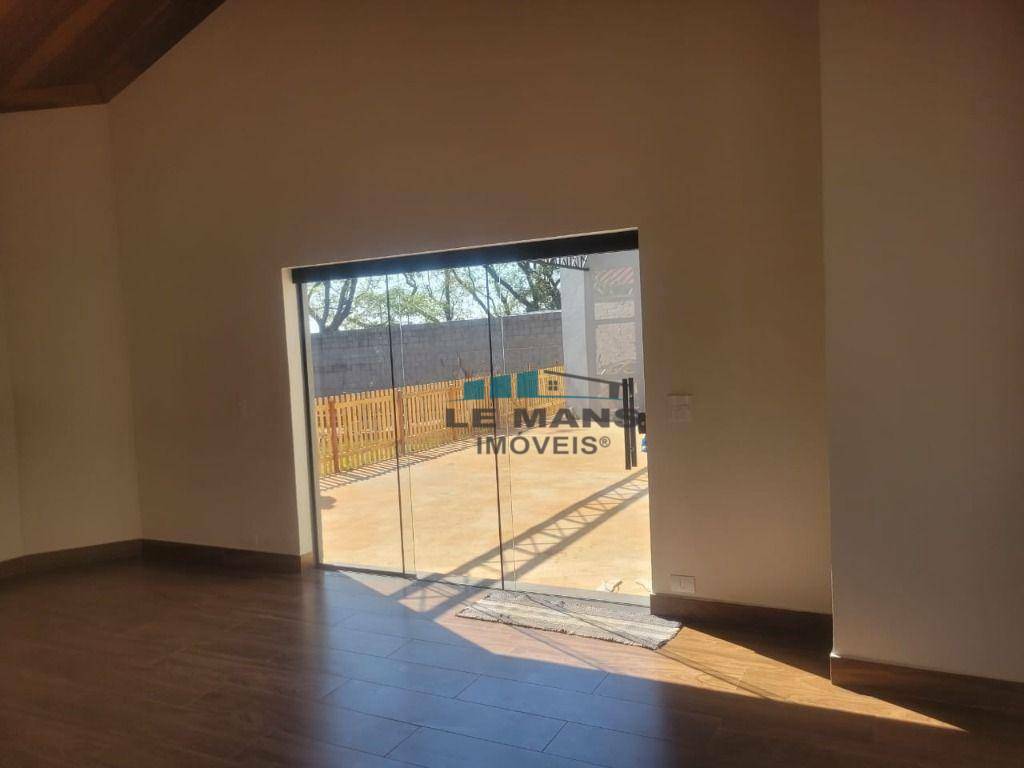 Chácara à venda com 3 quartos, 230m² - Foto 4