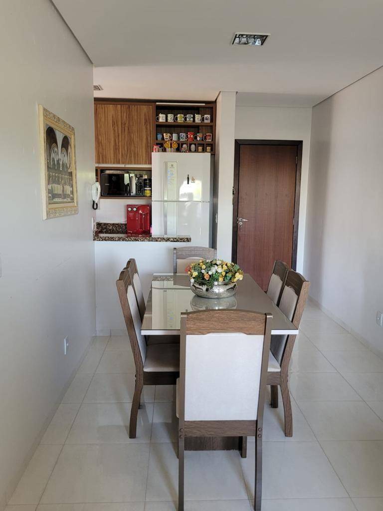 Apartamento à venda com 2 quartos, 70m² - Foto 3