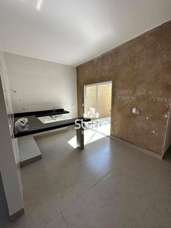 Casa à venda com 2 quartos, 65m² - Foto 2