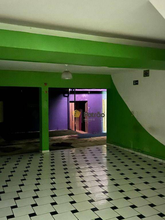 Casa para alugar com 3 quartos, 420m² - Foto 10