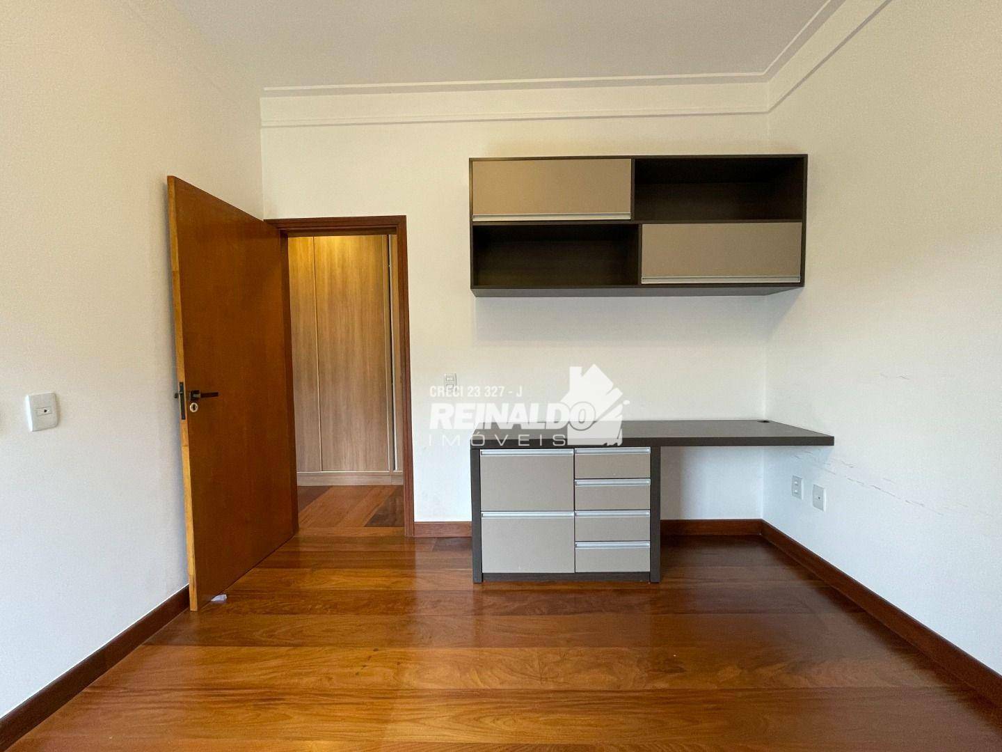 Casa à venda com 4 quartos, 241m² - Foto 18