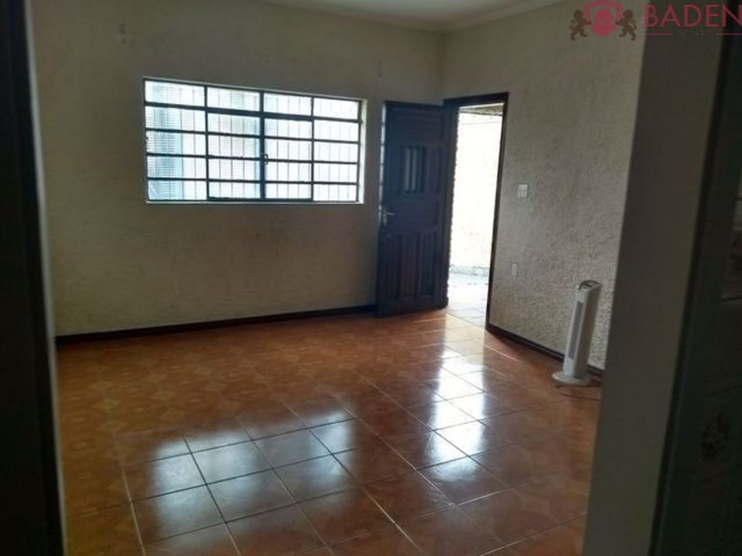 Casa à venda com 4 quartos, 150m² - Foto 2