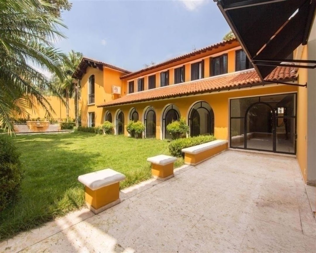 Casa à venda e aluguel com 4 quartos, 1599m² - Foto 1