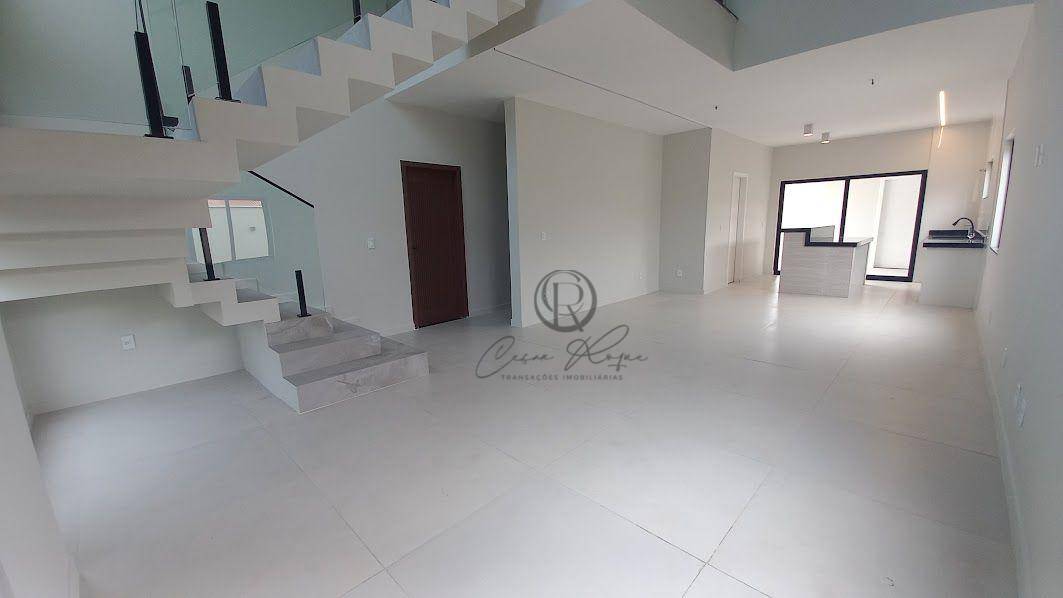 Casa de Condomínio à venda com 3 quartos, 197m² - Foto 3