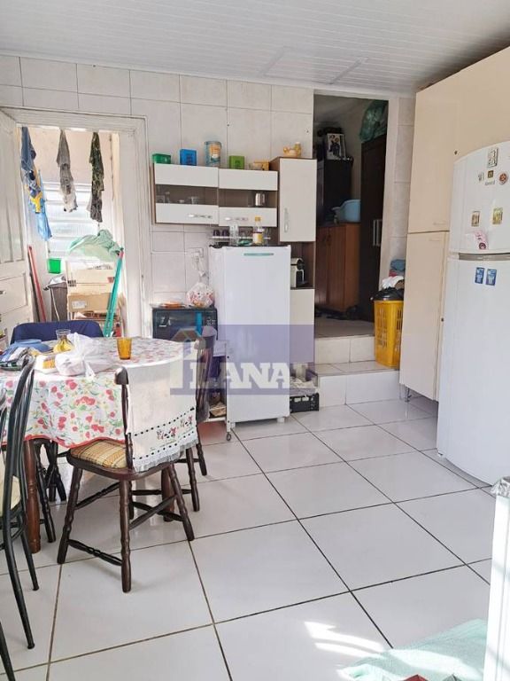 Casa à venda com 3 quartos, 100m² - Foto 4