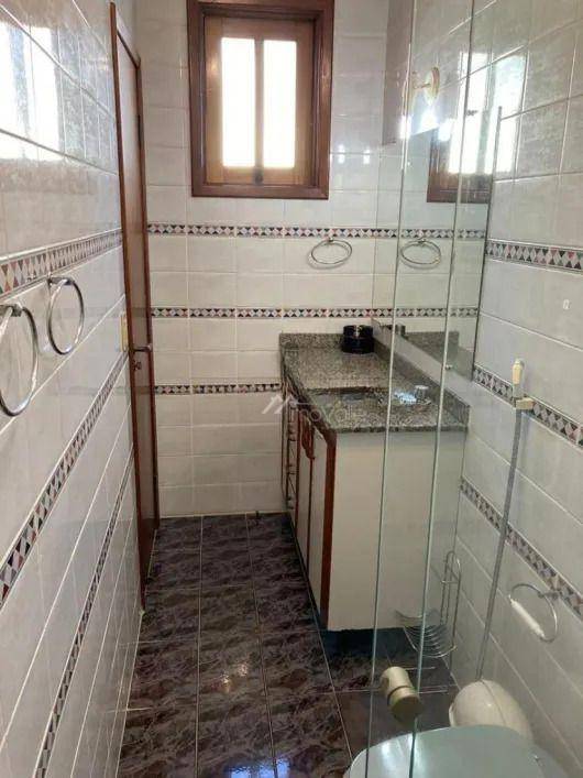 Casa de Condomínio para alugar com 6 quartos, 300m² - Foto 33