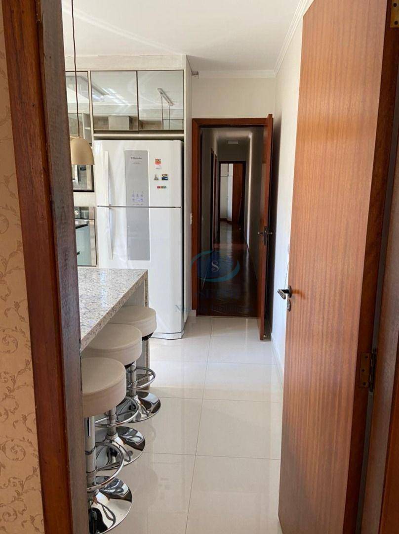 Casa à venda com 4 quartos, 250m² - Foto 17