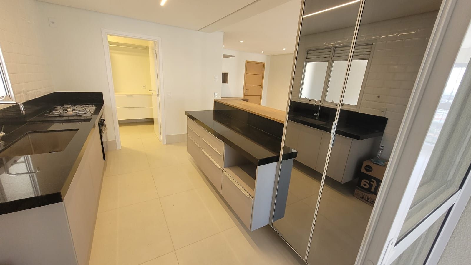 Apartamento à venda com 3 quartos, 156m² - Foto 10