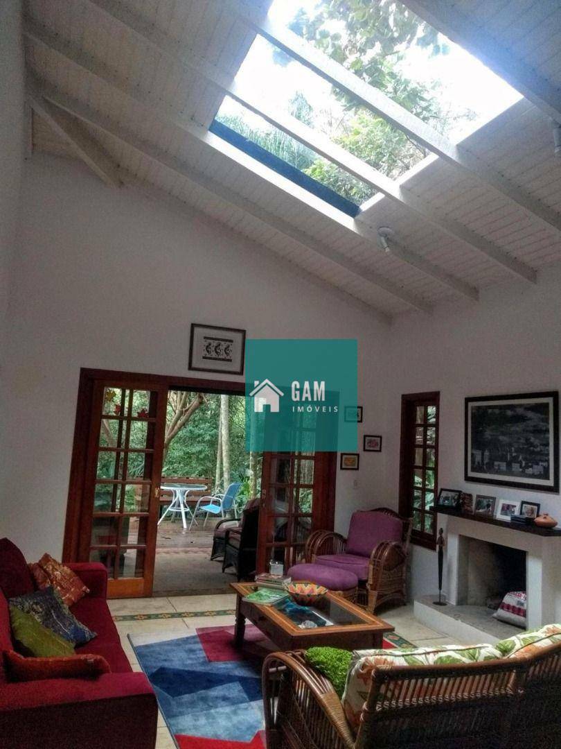 Casa de Condomínio para alugar com 3 quartos, 250m² - Foto 13