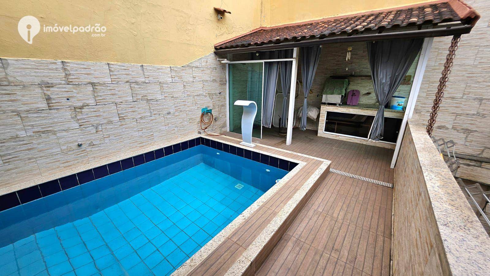 Casa à venda com 6 quartos, 400m² - Foto 2