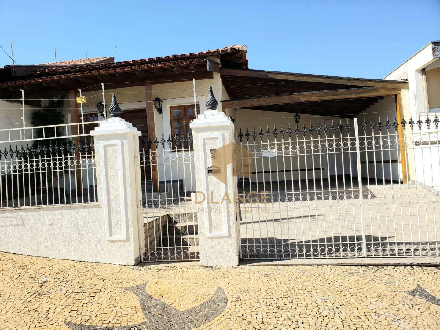 Casa à venda com 4 quartos, 250m² - Foto 1