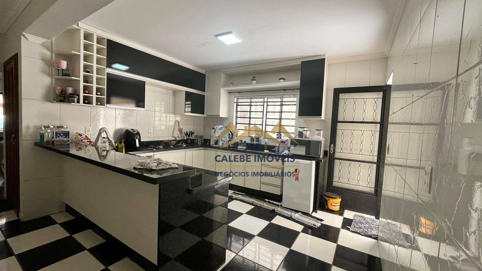 Casa à venda com 4 quartos, 209m² - Foto 16