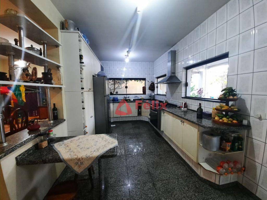 Sobrado à venda com 6 quartos, 264m² - Foto 5