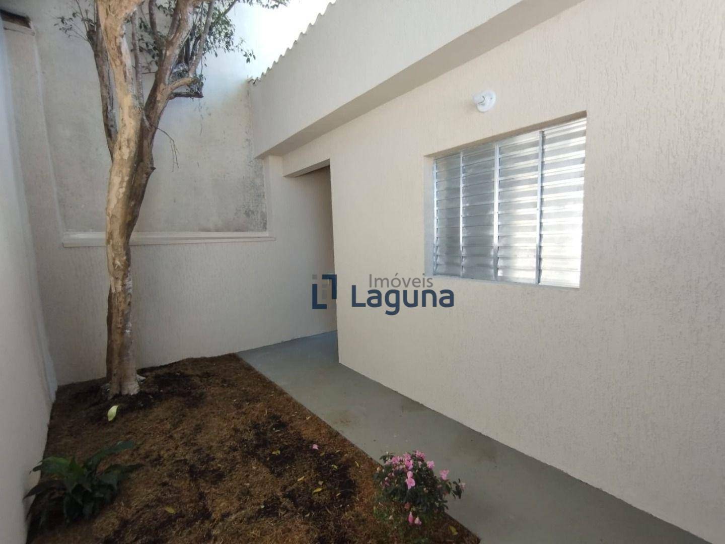 Casa para alugar com 2 quartos, 75m² - Foto 4