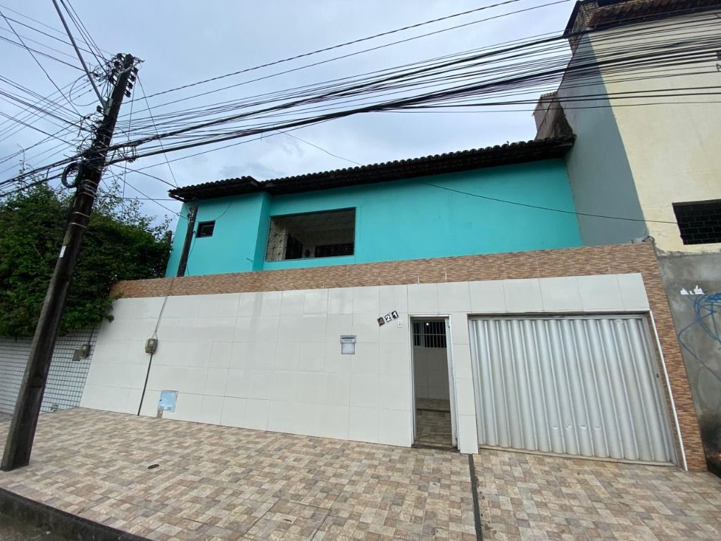 Casa à venda e aluguel com 5 quartos, 240m² - Foto 1