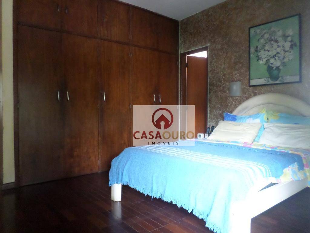 Casa à venda com 4 quartos, 300m² - Foto 17