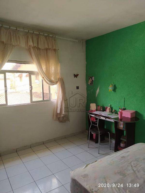 Casa à venda com 3 quartos, 250m² - Foto 2