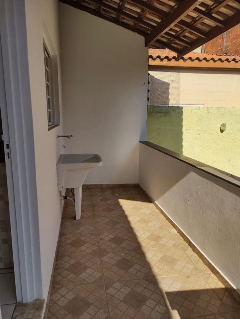 Casa à venda com 2 quartos, 100m² - Foto 3