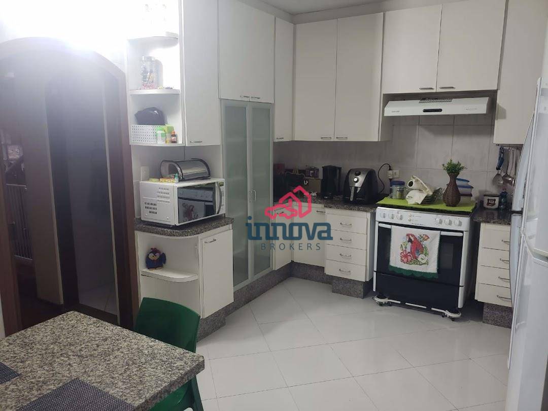 Casa à venda com 3 quartos, 218m² - Foto 5