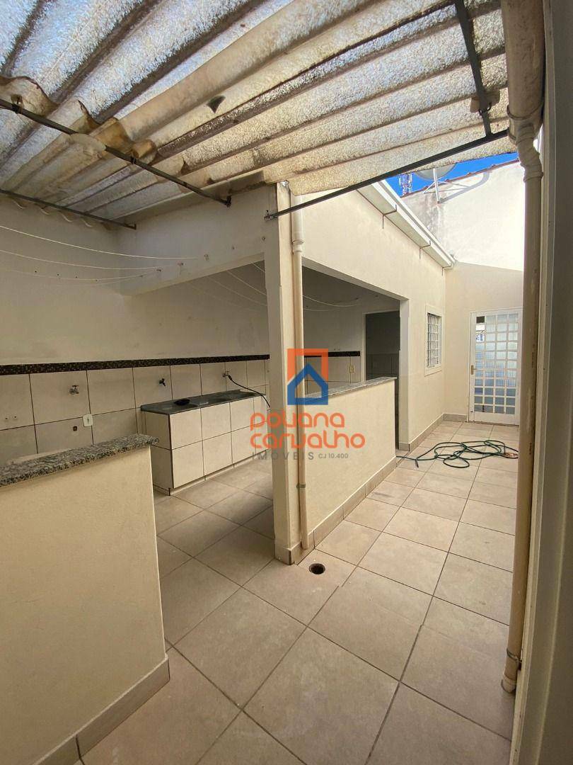 Casa à venda com 3 quartos, 195m² - Foto 3