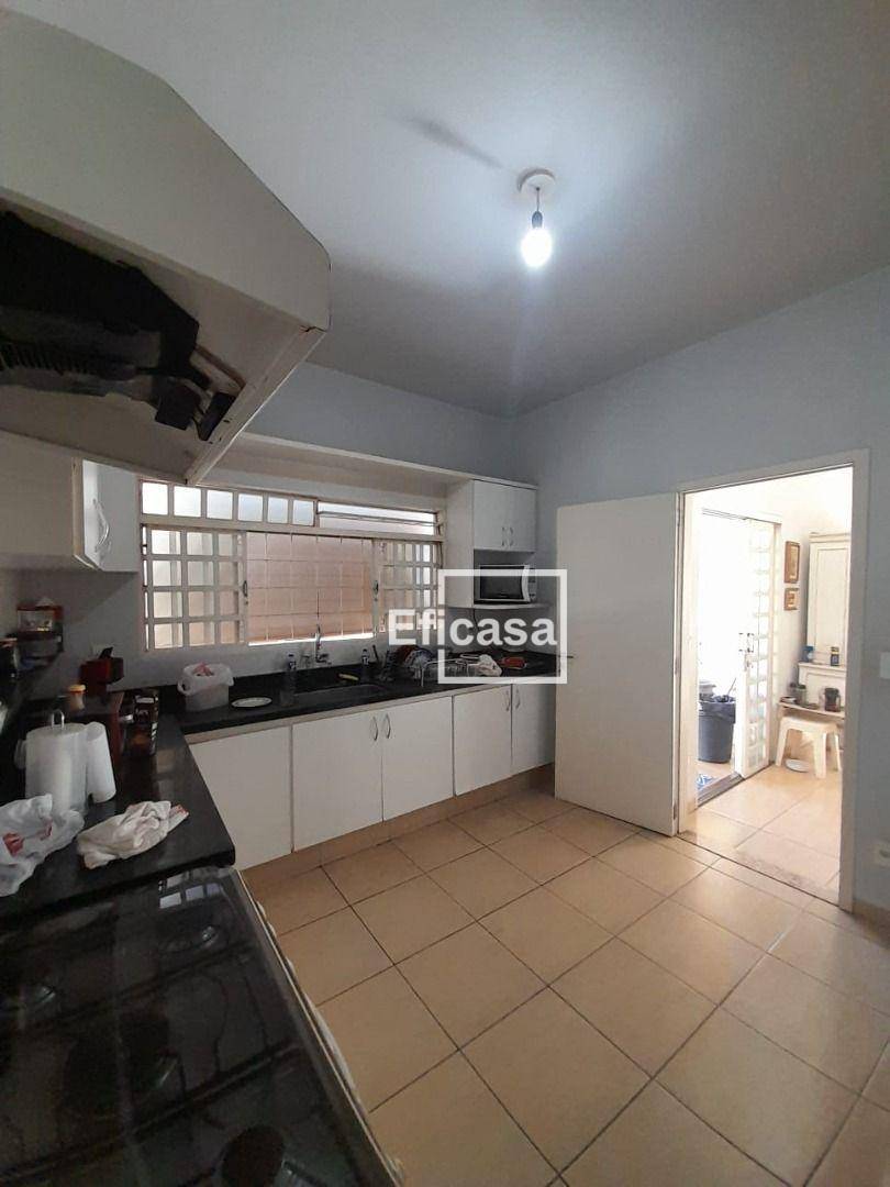 Casa à venda com 3 quartos, 330m² - Foto 15