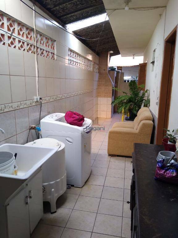 Casa à venda com 3 quartos, 300m² - Foto 4