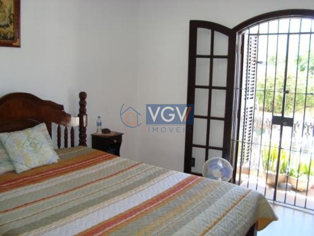 Casa à venda com 3 quartos, 200m² - Foto 4