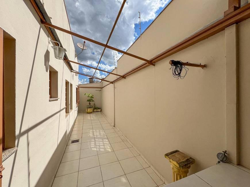 Casa à venda com 3 quartos, 300m² - Foto 26