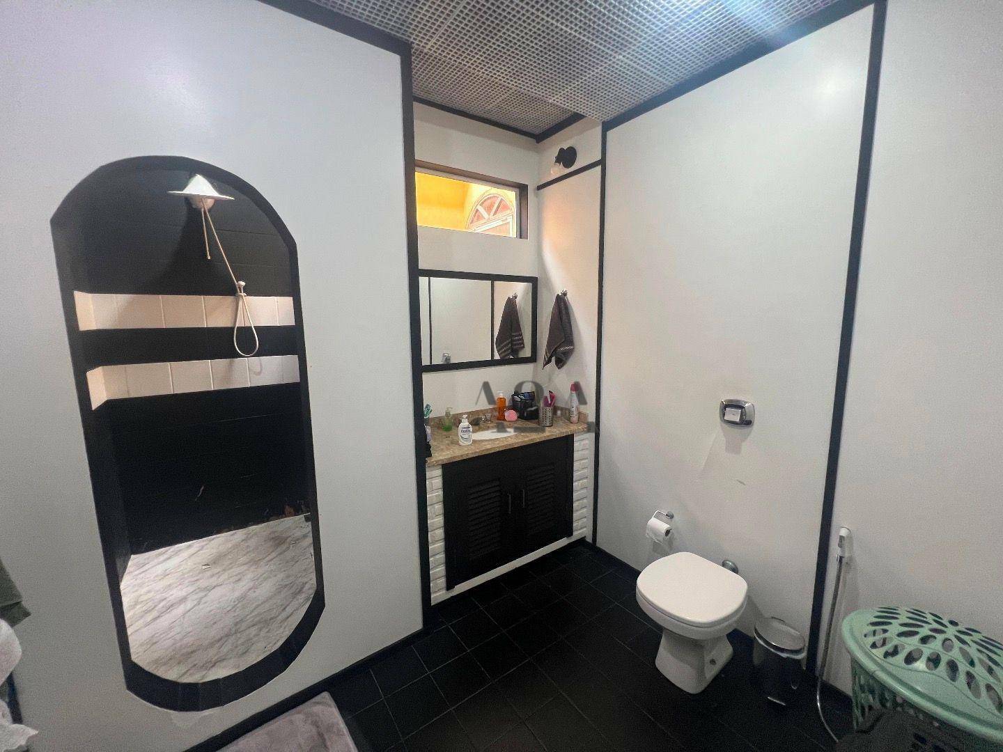 Casa à venda com 4 quartos, 335m² - Foto 11