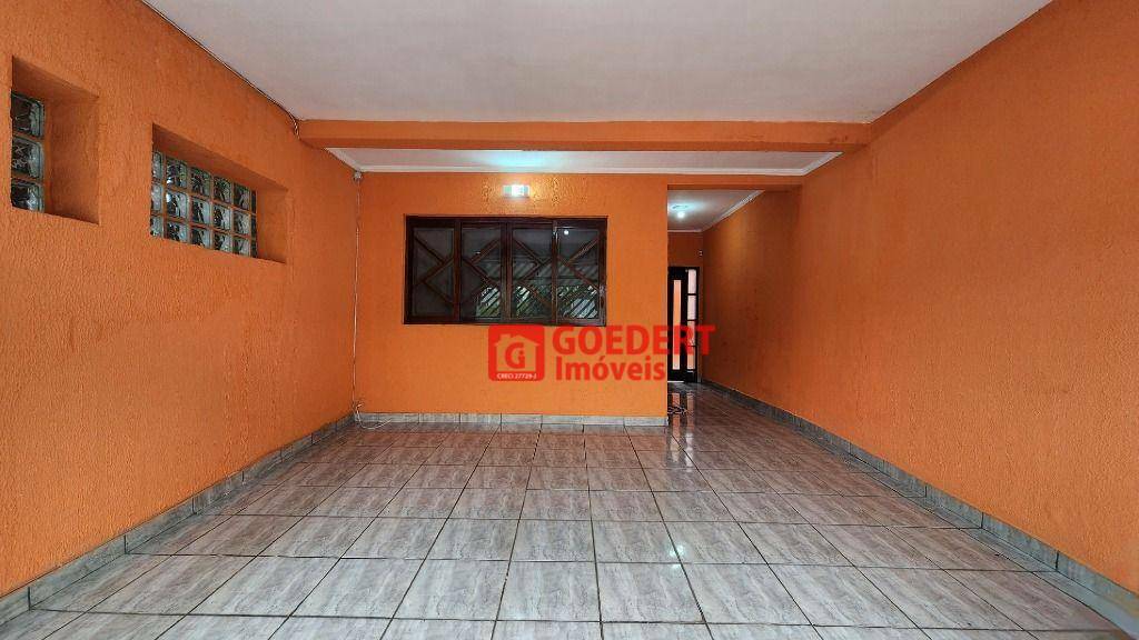 Sobrado à venda e aluguel com 3 quartos, 220m² - Foto 2