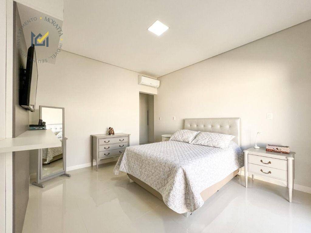 Casa de Condomínio à venda com 4 quartos, 236m² - Foto 13