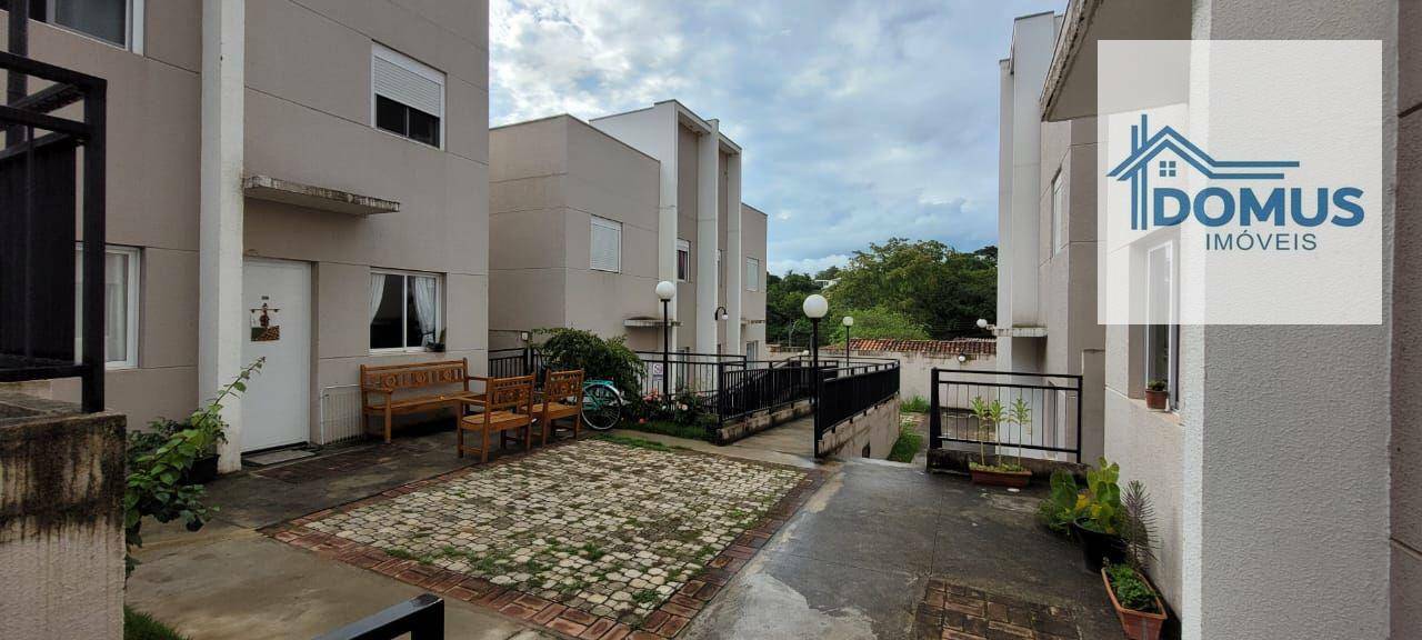 Casa de Condomínio para alugar com 3 quartos, 90m² - Foto 1