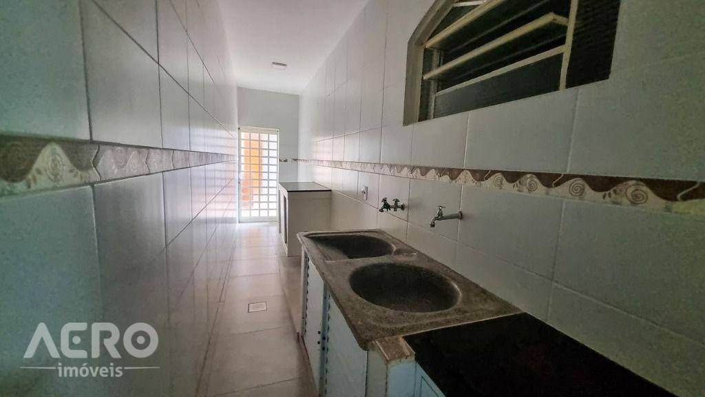 Casa à venda com 3 quartos, 163m² - Foto 8