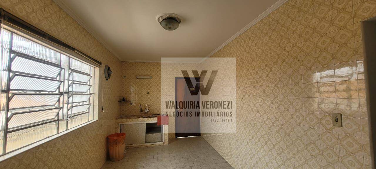 Casa para alugar com 3 quartos, 200m² - Foto 14