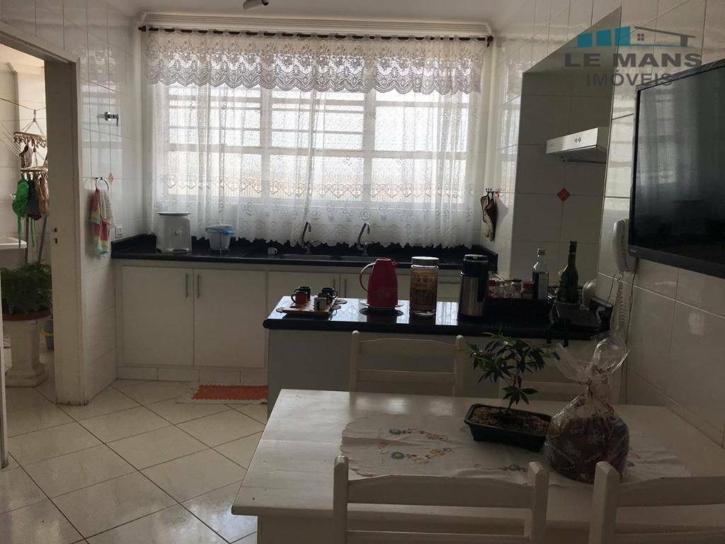 Apartamento à venda com 3 quartos, 156m² - Foto 9