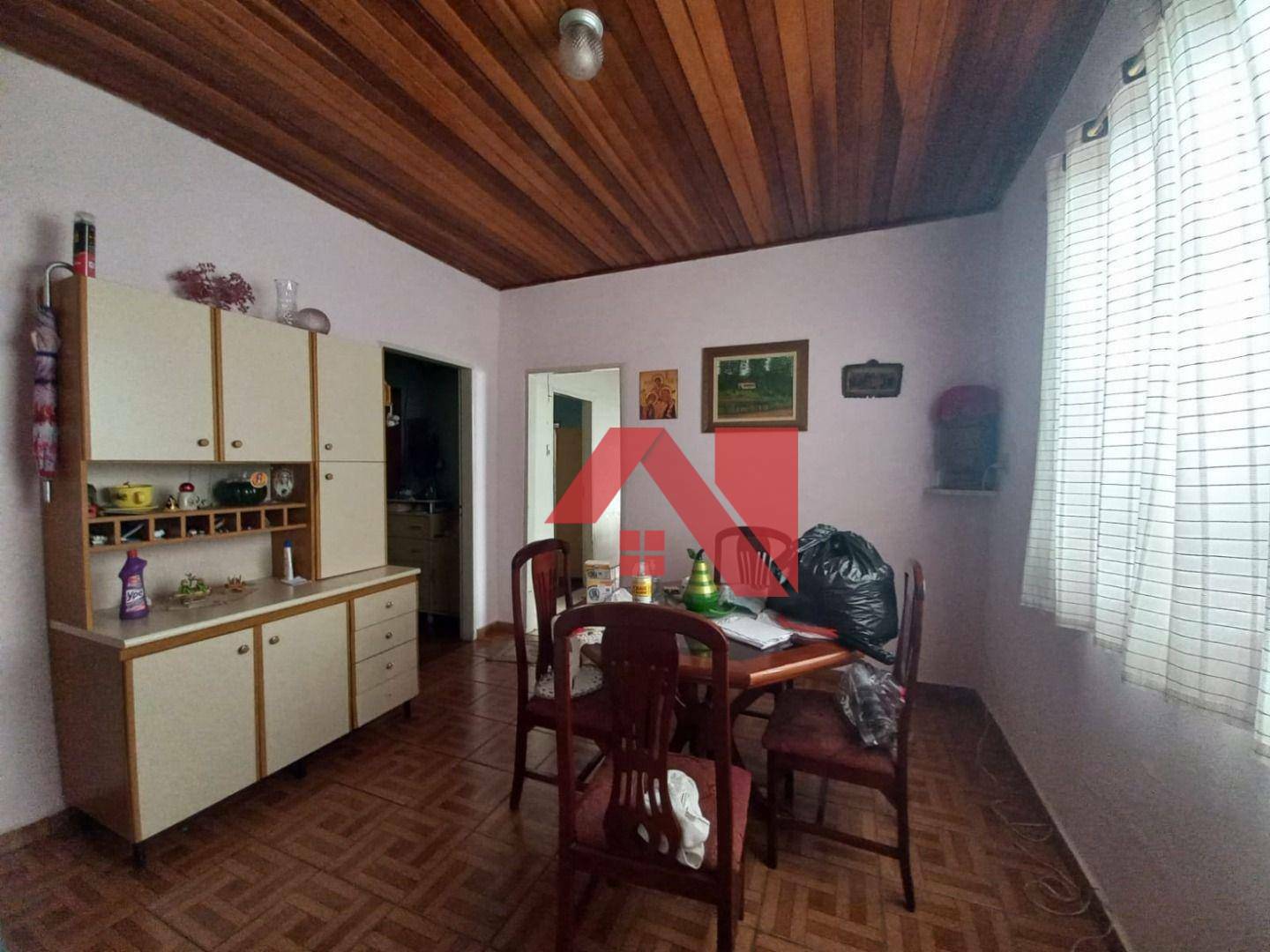 Casa à venda com 3 quartos, 300m² - Foto 1