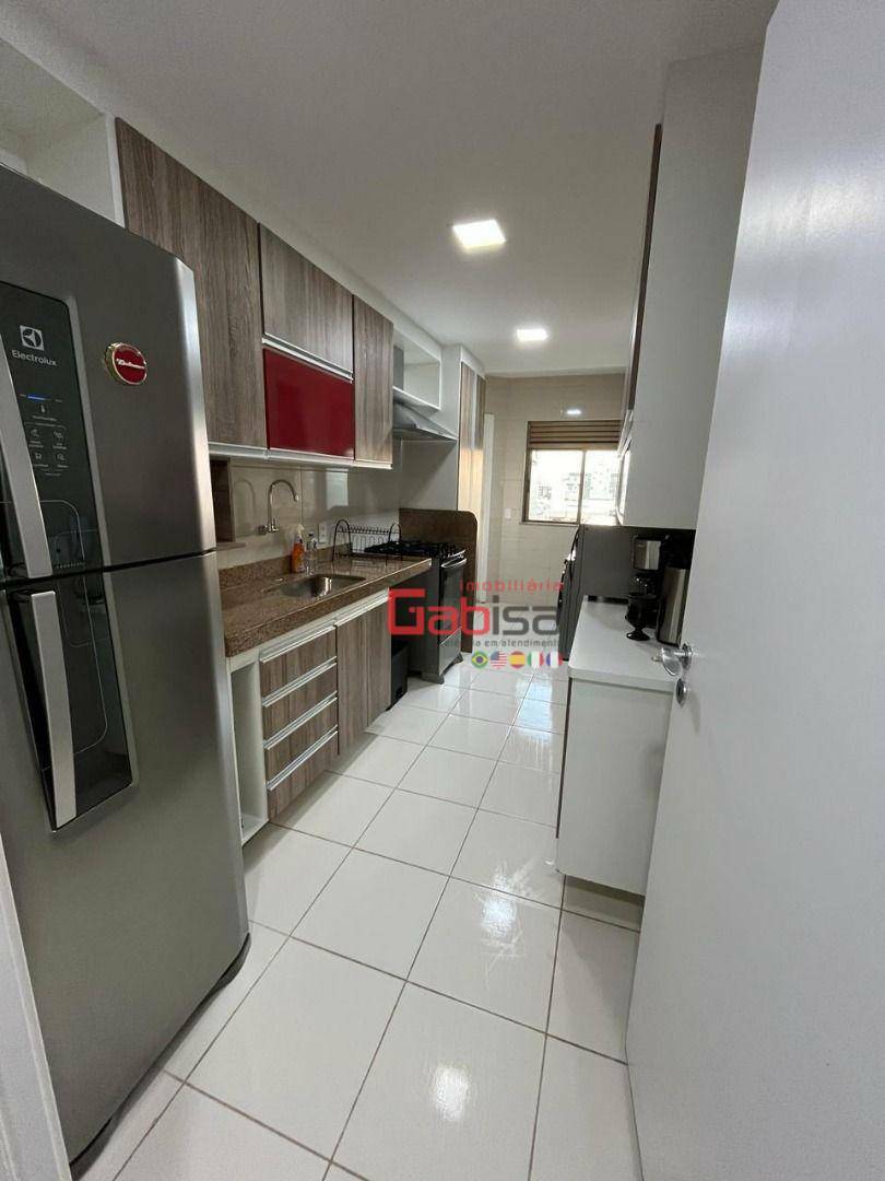 Apartamento à venda com 3 quartos, 180m² - Foto 2