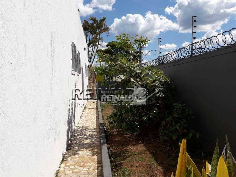 Casa de Condomínio à venda e aluguel com 3 quartos, 688m² - Foto 27