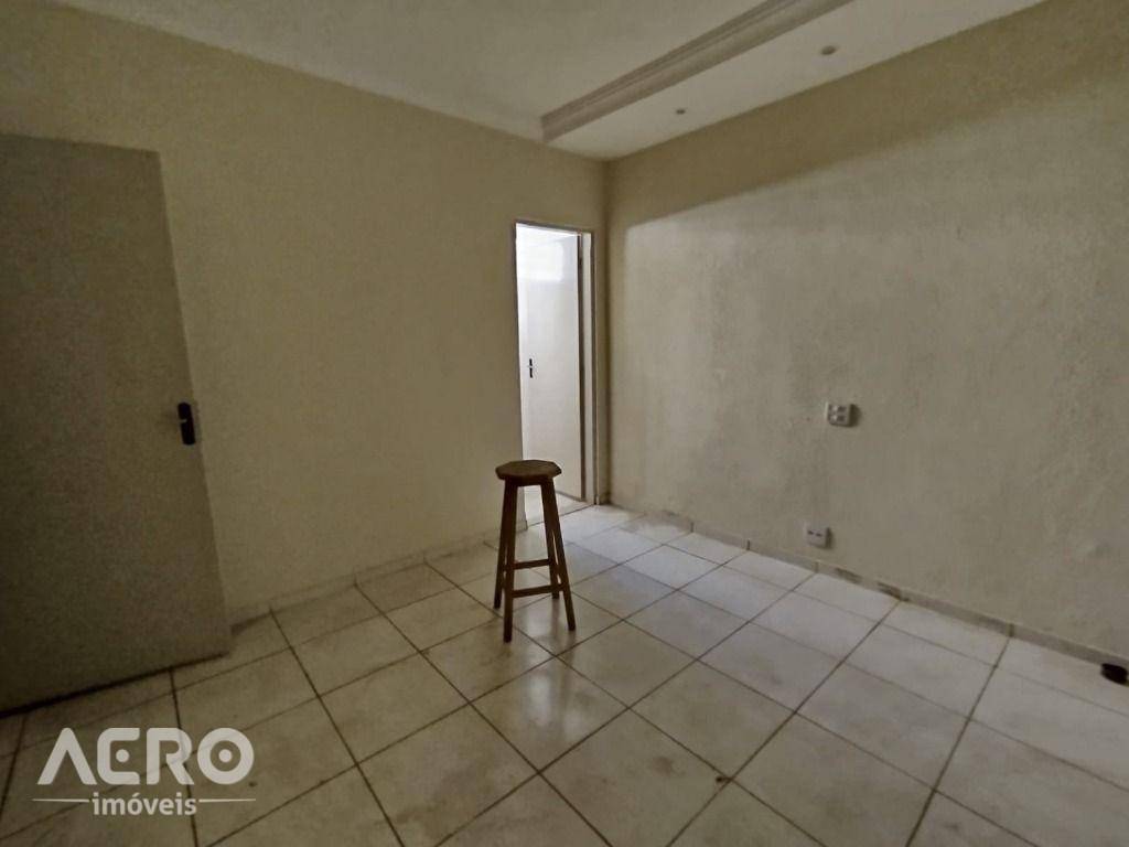 Casa para alugar com 4 quartos, 220m² - Foto 11