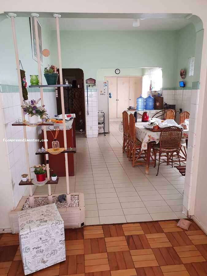 Casa à venda com 3 quartos, 298m² - Foto 1