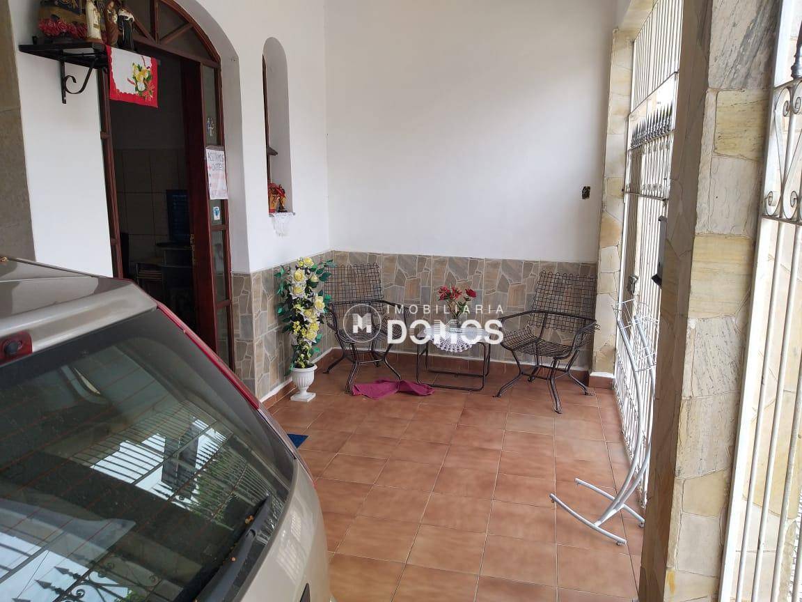 Sobrado à venda com 4 quartos, 216m² - Foto 1