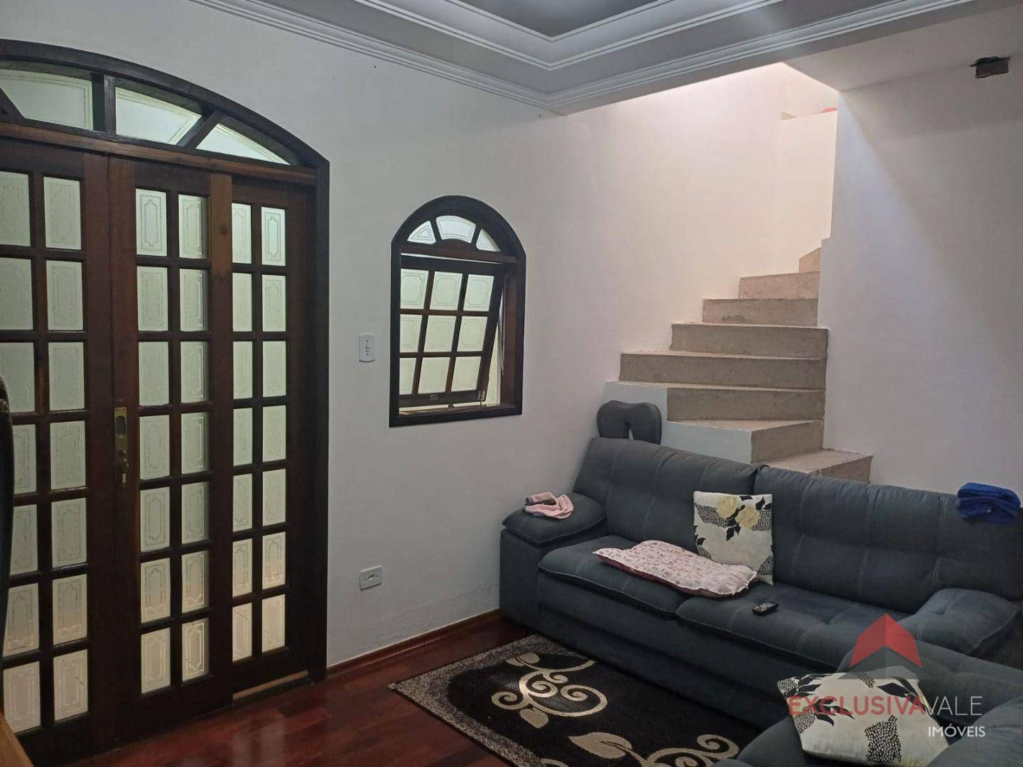 Casa à venda com 4 quartos, 175m² - Foto 1