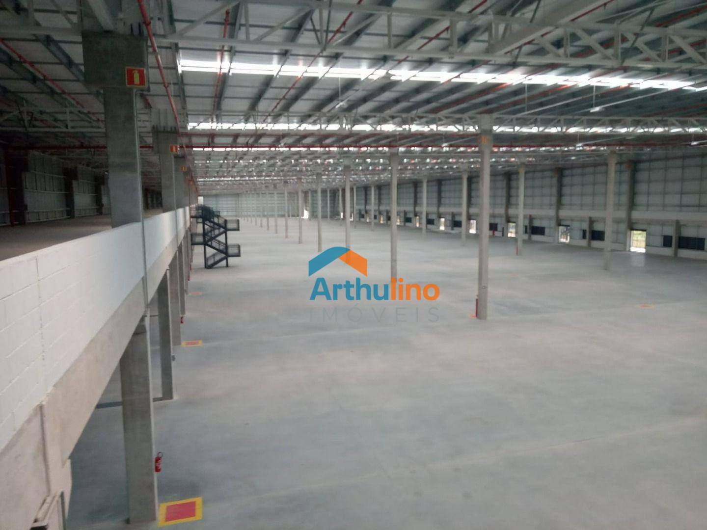 Depósito-Galpão-Armazém para alugar, 1325m² - Foto 1