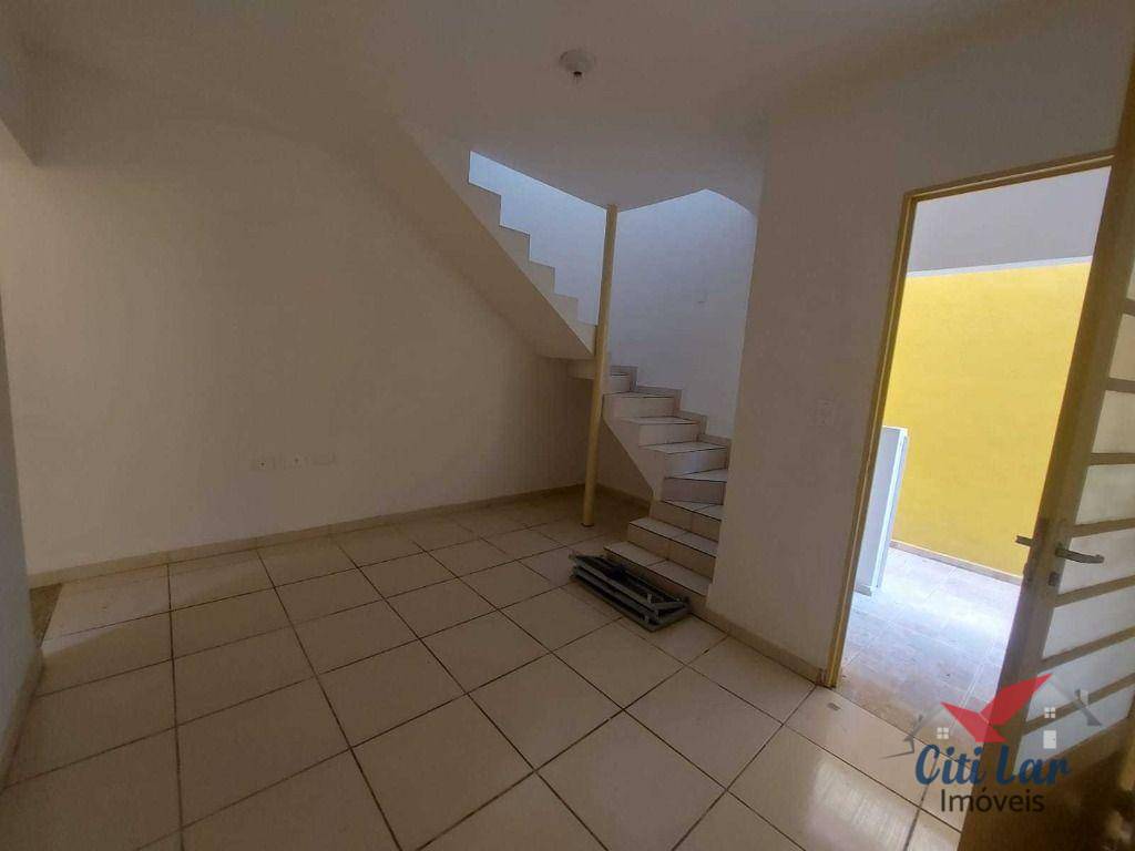 Sobrado para alugar com 2 quartos, 63m² - Foto 2