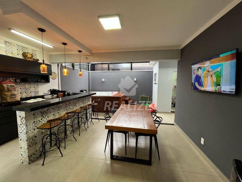 Casa à venda com 3 quartos, 210m² - Foto 16