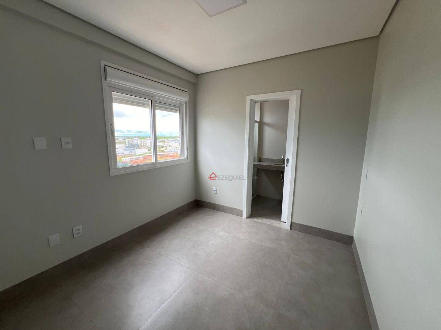 Apartamento à venda com 2 quartos, 80m² - Foto 4