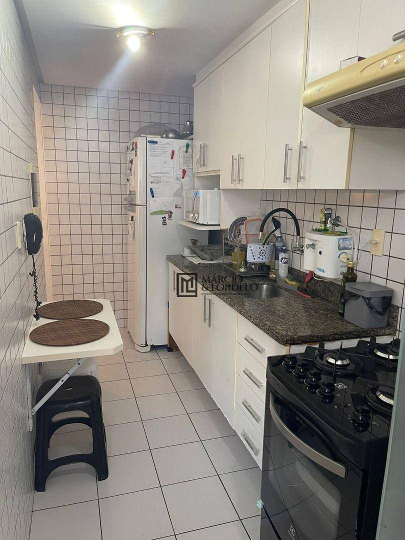 Apartamento à venda com 3 quartos, 84m² - Foto 2