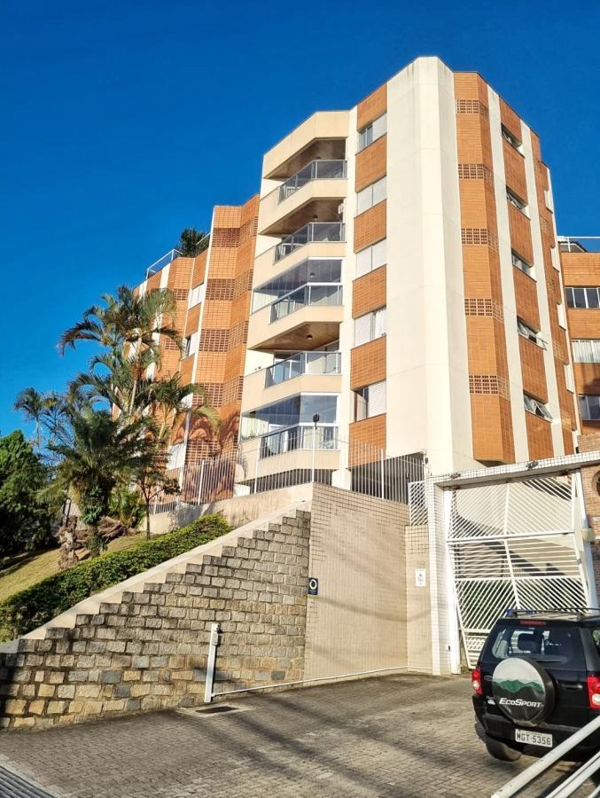 Apartamento à venda com 3 quartos, 121m² - Foto 1